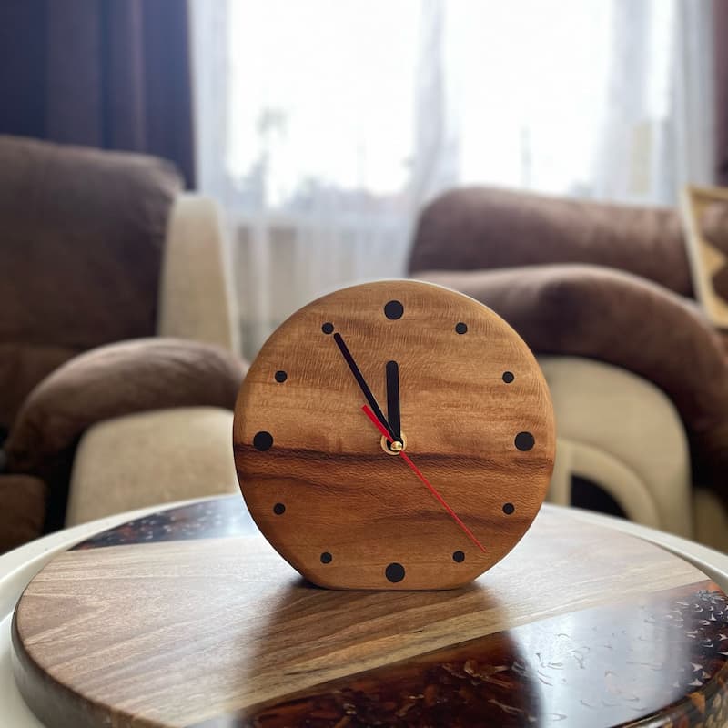 تصویر 4 از ساعت رومیزی چوبی انتخابی شیک برای دکوراسیون منزل و محل کار